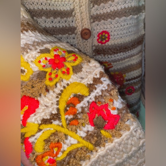 Sleeping On Snow hand stitched flower cardigan - Picture 3 of 7